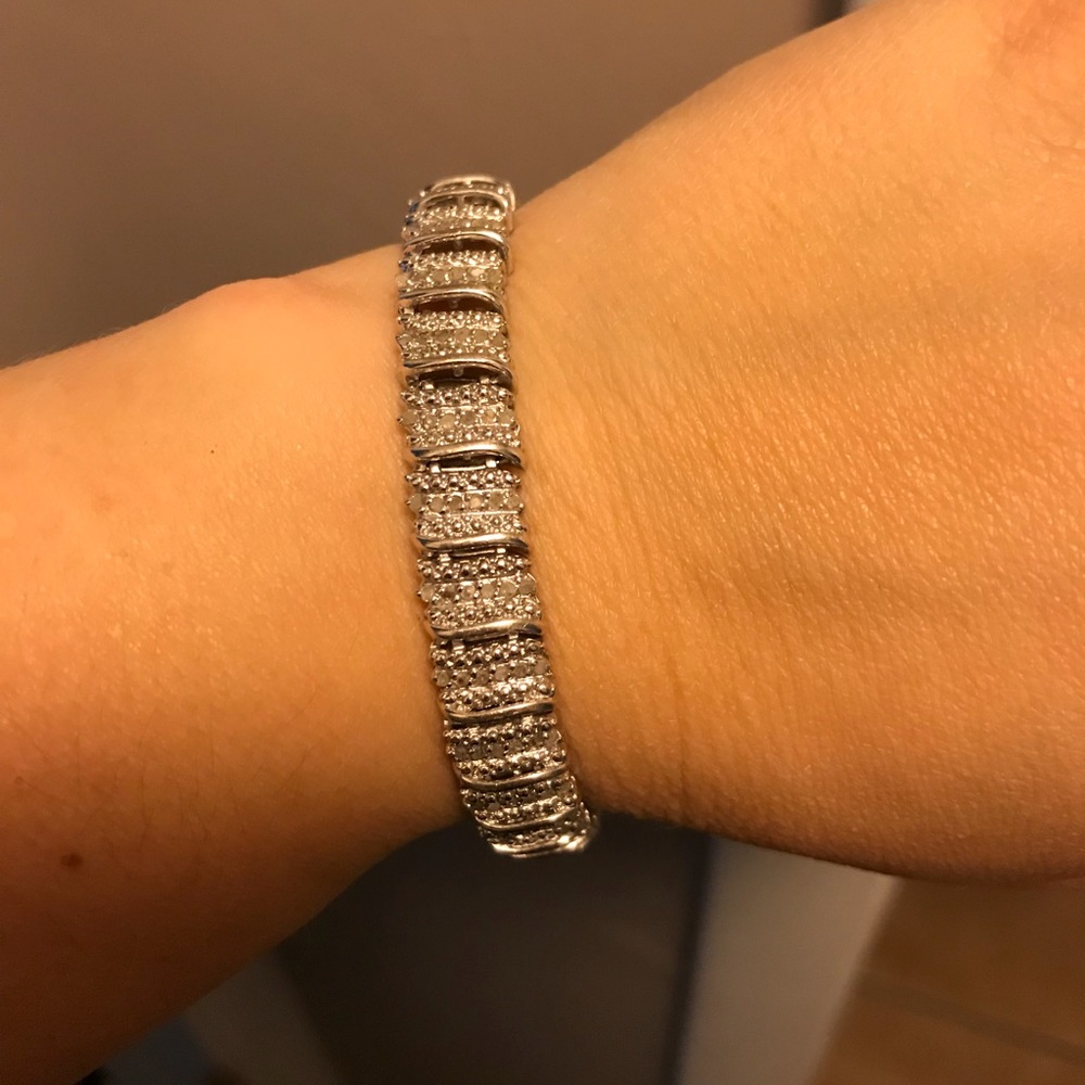 Diamond 8” sterling silver bracelet w clasp latch